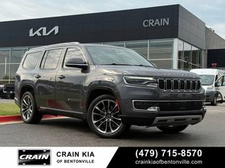 Used 2022 Jeep Wagoneer Series III w/ Premium Group I AWD/4WD video 1