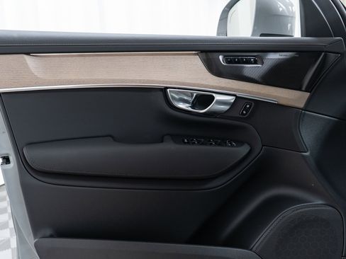 New 2026 Volvo XC90 B6 Plus w/ Protection Package Premier image 11