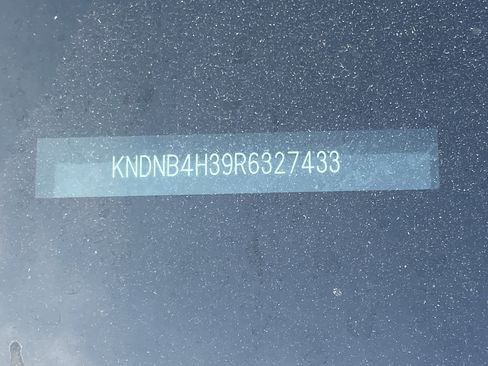 Used 2024 Kia Carnival LX image 5