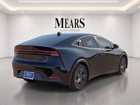 Used 2023 Toyota Prius LE FWD image 5