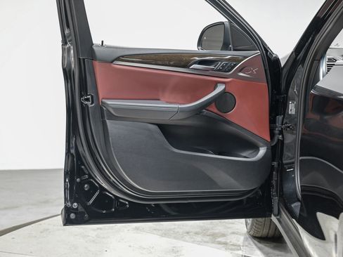 Used 2023 BMW X4 xDrive30i w/ Premium Package image 12