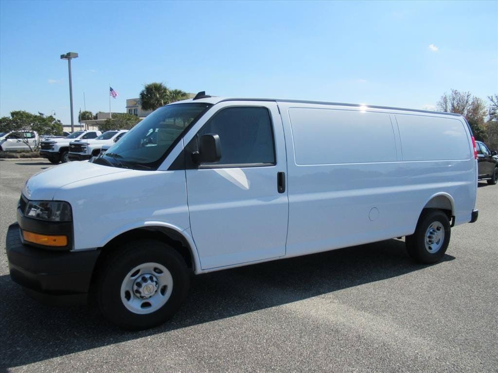 New 2026 Chevrolet Express 2500 Extended RWD image 4