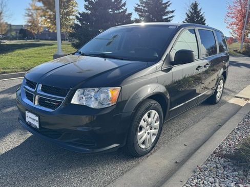 Used 2019 Dodge Grand Caravan SE w/ Rear Park Assist Package image 28