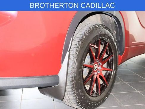 Used 2022 Toyota Highlander XLE AWD/4WD image 14