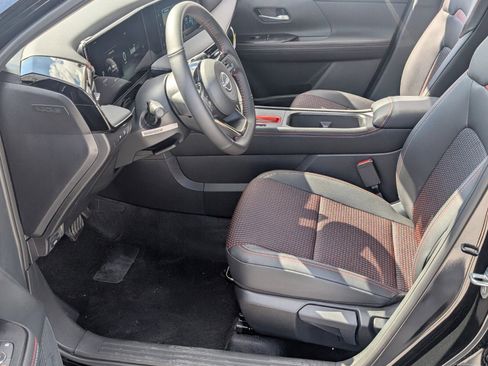 New 2026 Nissan Kicks SR FWD image 5