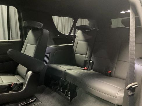 New 2026 Chevrolet Suburban LT image 8