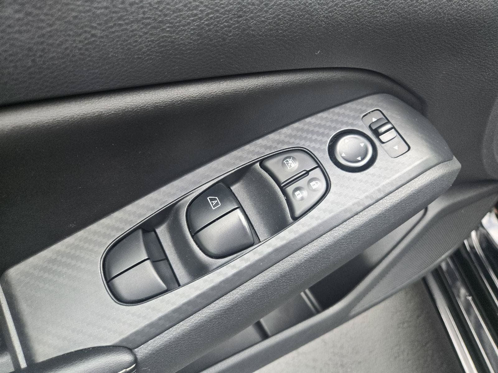 Used 2025 Nissan Altima 2.5 SV FWD image 14