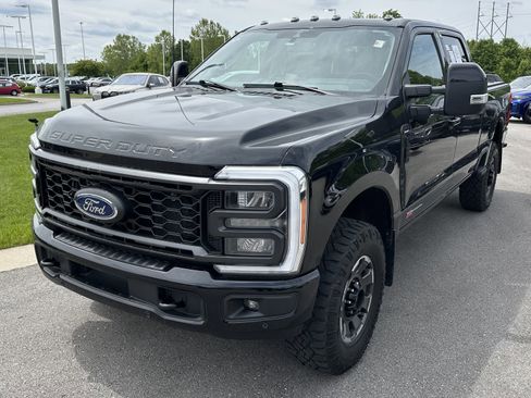 Used 2023 Ford F250 Lariat w/ Lariat Ultimate Package AWD/4WD image 5