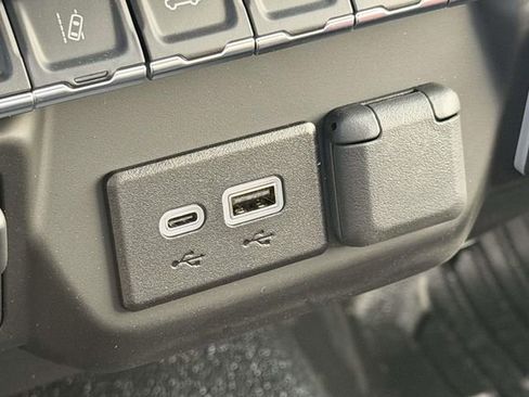 Used 2025 GMC Sierra 2500 Pro image 17