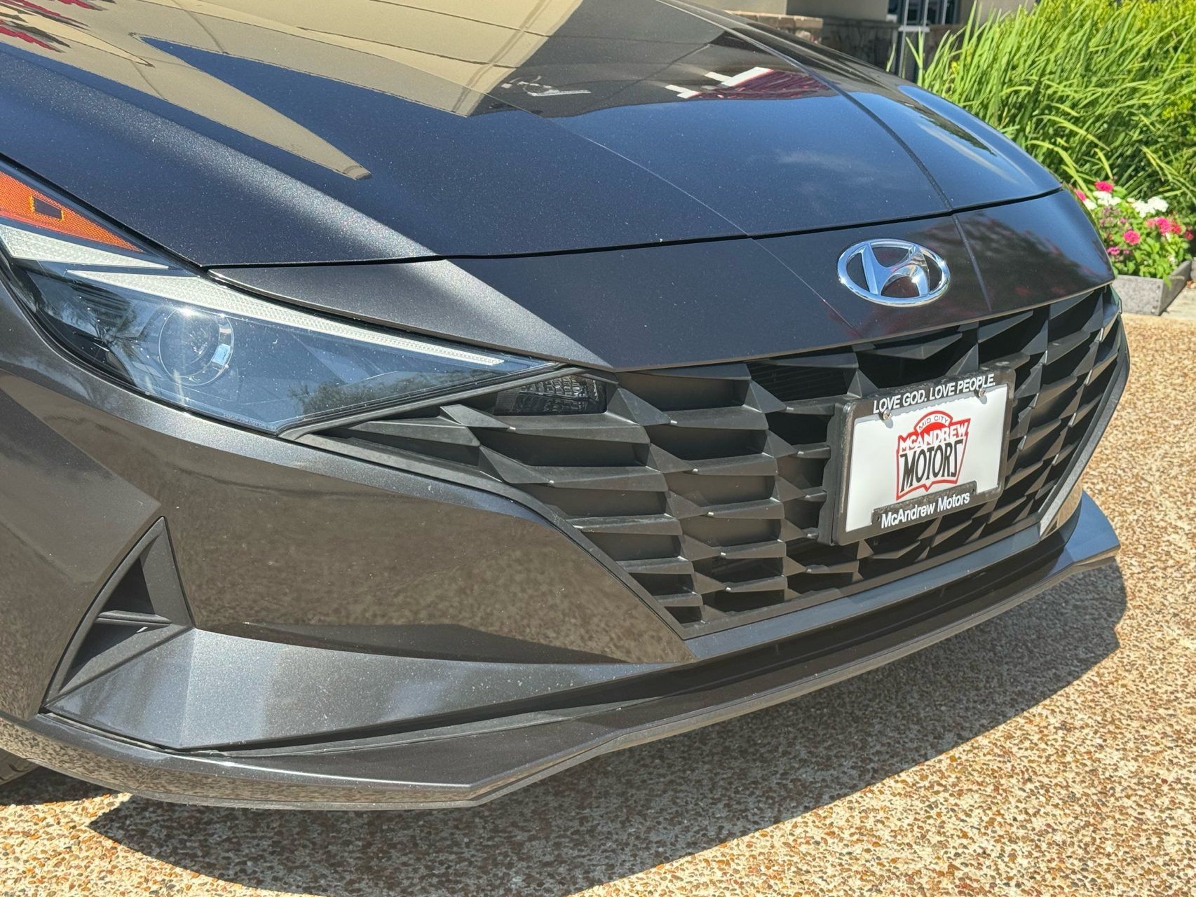 Used 2021 Hyundai Elantra SE FWD image 2