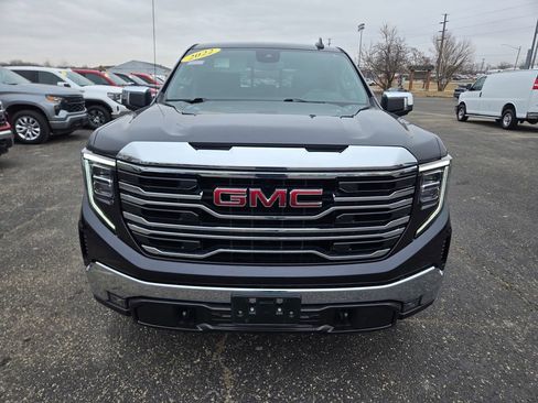 Used 2022 GMC Sierra 1500 SLT w/ SLT Convenience Package AWD/4WD image 2