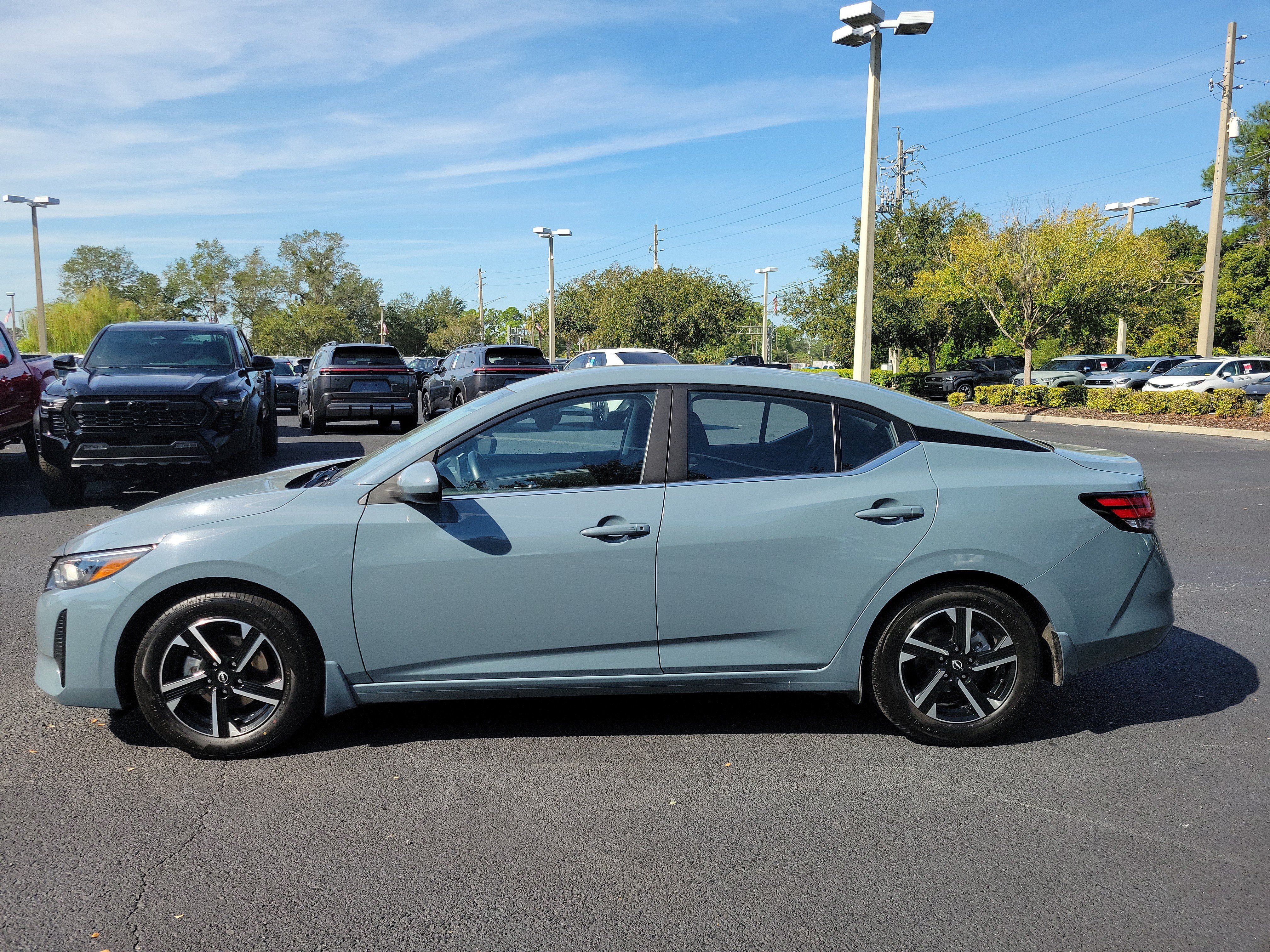 Used 2025 Nissan Sentra SV FWD image 3