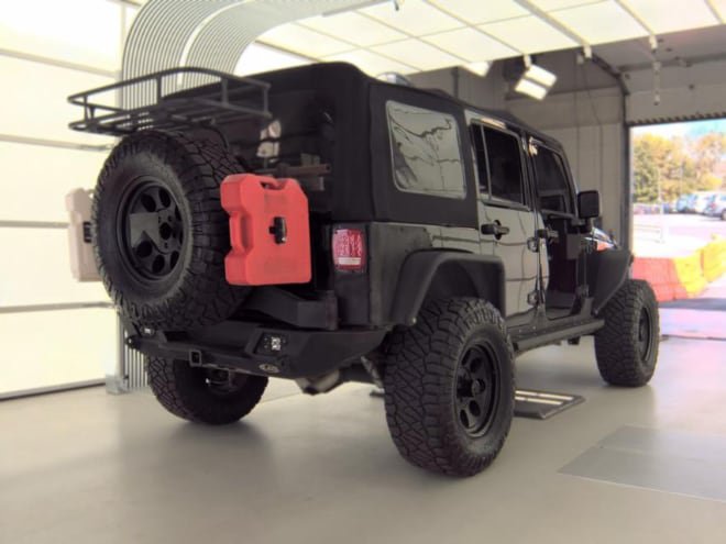 Used 2016 Jeep Wrangler Unlimited Sahara w/ Connectivity Group AWD/4WD image 4