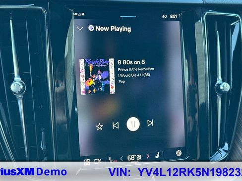 Certified 2022 Volvo XC60 B5 Momentum image 36