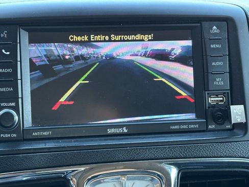 Used 2015 Chrysler Town & Country Limited image 41