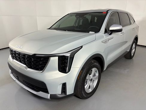 New 2026 Kia Sorento LX FWD image 4