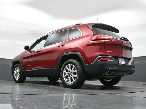 Used 2017 Jeep Cherokee Latitude w/ Cold Weather Group AWD/4WD image 45