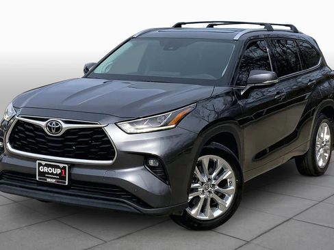 Used 2023 Toyota Highlander Limited FWD image 2
