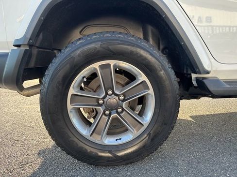Used 2018 Jeep Wrangler Unlimited Sahara AWD/4WD image 4