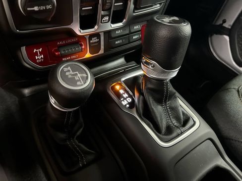 Used 2024 Jeep Wrangler Unlimited Sport AWD/4WD image 16