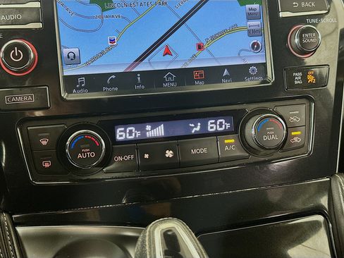 Used 2017 Nissan Maxima Platinum FWD image 23