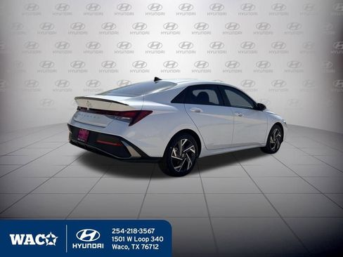 Used 2025 Hyundai Elantra Sport image 8