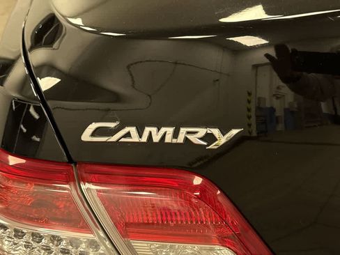Used 2011 Toyota Camry XLE w/ XLE Extra-Value Pkg #2 FWD image 27