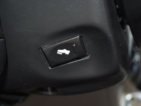 Used 2013 Dodge Grand Caravan SXT w/ Rear Park Assist Pkg image 16