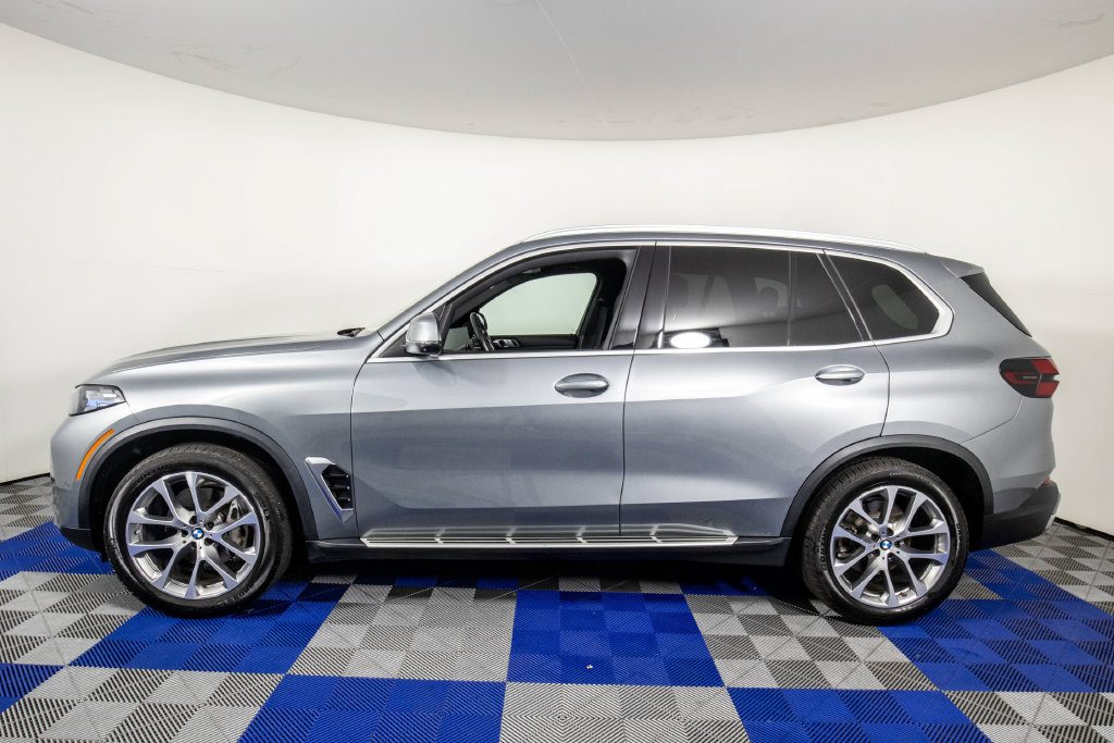 Used 2024 BMW X5 xDrive40i w/ Premium Package AWD/4WD image 9