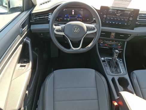 Used 2025 Volkswagen Jetta SE w/ Sunroof Package FWD image 11