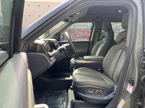 Used 2022 Rivian R1T Launch Edition AWD/4WD image 11
