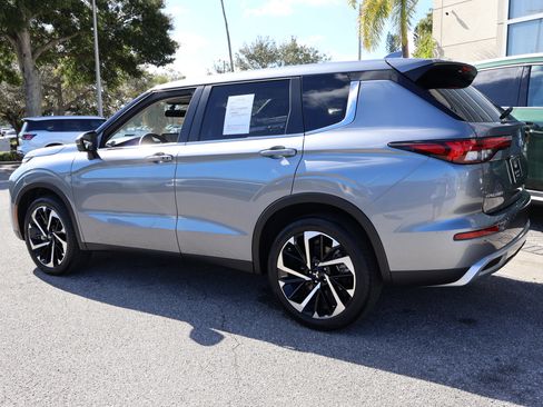 Used 2024 Mitsubishi Outlander SE image 6