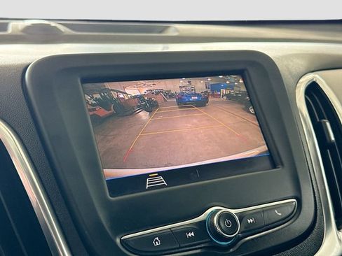 Used 2021 Chevrolet Equinox LS FWD image 14