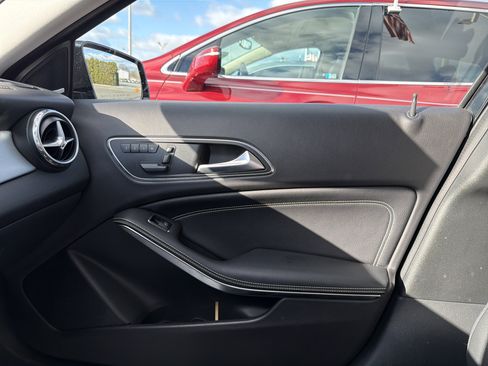 Used 2015 Mercedes-Benz GLA 250 4MATIC image 19