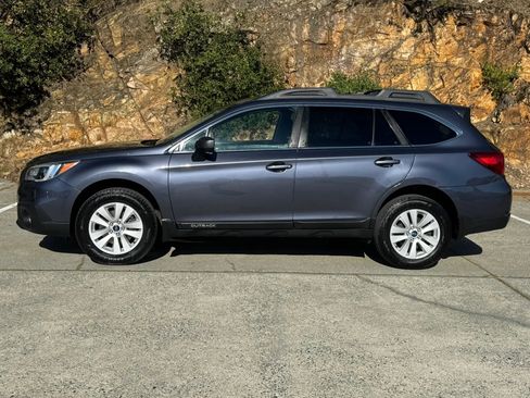 Used 2017 Subaru Outback 2.5i Premium w/ Popular Package #1 AWD/4WD image 2