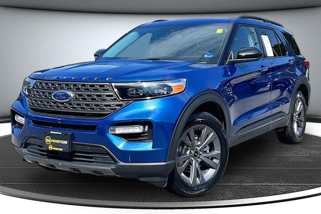 Used 2022 Ford Explorer XLT w/ Equipment Group 202A AWD/4WD image 3