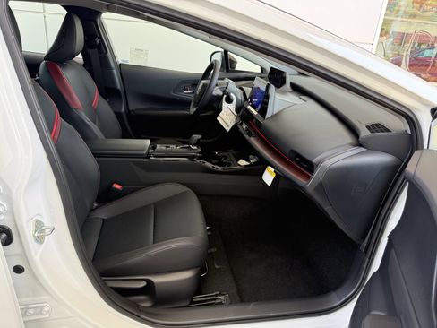 Certified 2025 Toyota Prius Plug-In Hybrid image 21