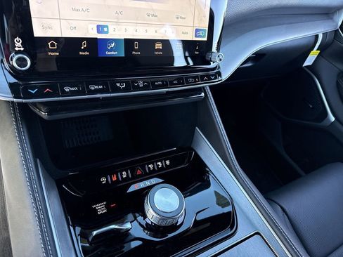 New 2026 Jeep Grand Wagoneer L w/ Premium Group I image 18