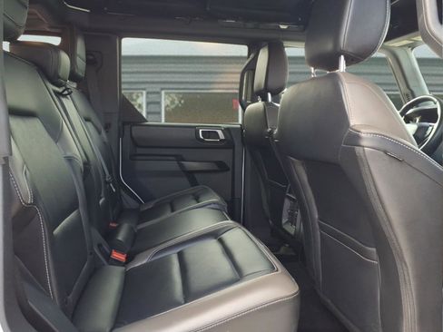 Used 2025 Ford Bronco Outer Banks image 12