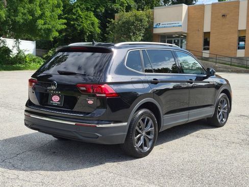 Used 2022 Volkswagen Tiguan SE w/ Panoramic Sunroof Package AWD/4WD image 3