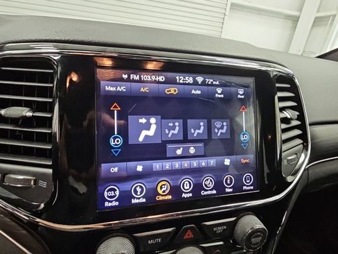 Used 2019 Jeep Grand Cherokee Limited AWD/4WD image 15