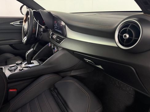 Used 2025 Alfa Romeo Giulia w/ Driving Assist Package RWD image 32