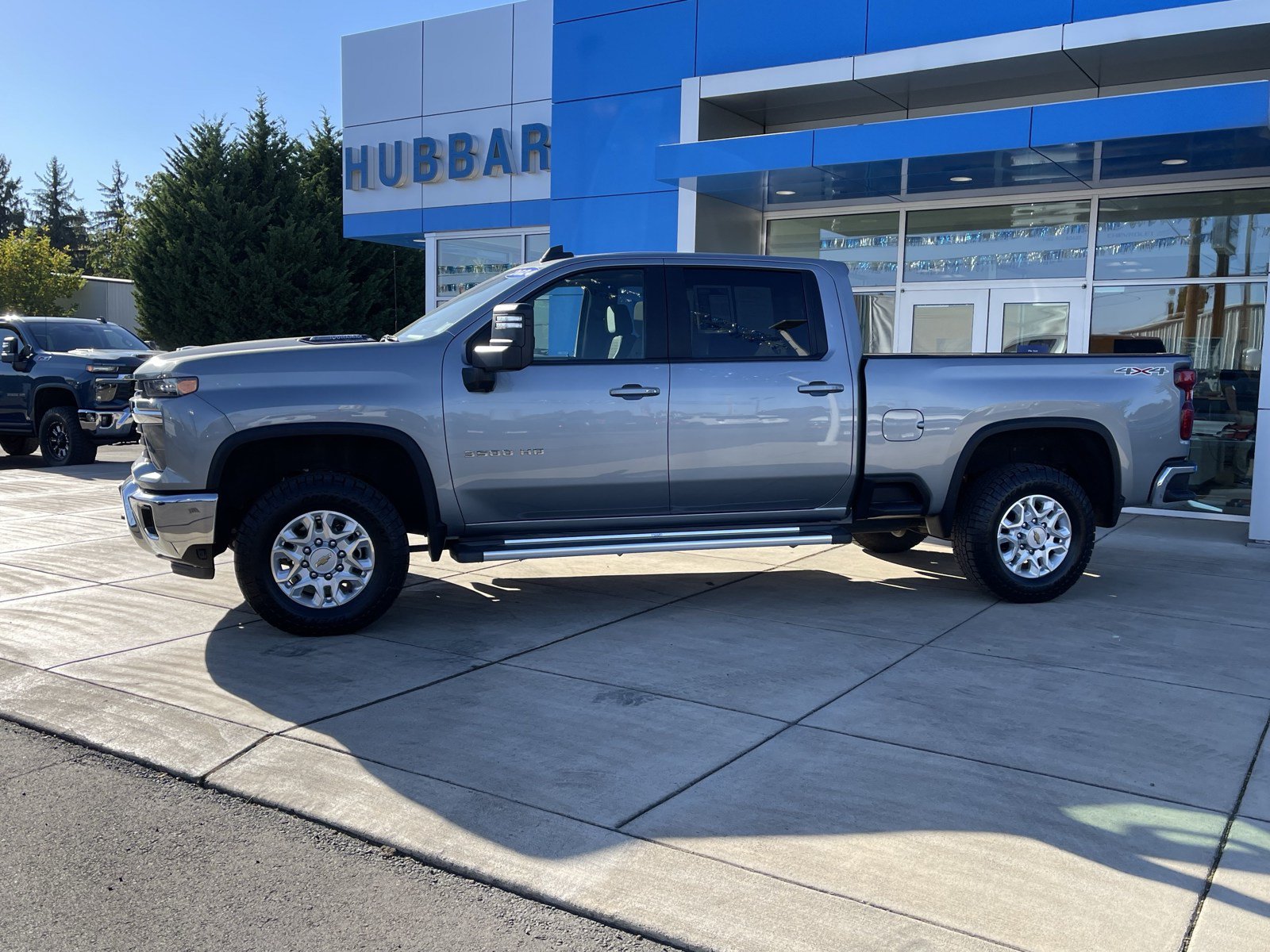 Used 2024 Chevrolet Silverado 3500 LT w/ All Star Edition AWD/4WD image 2