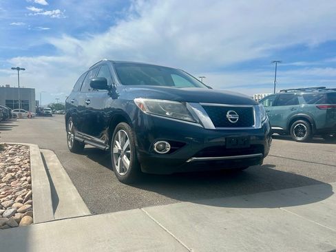 Used 2015 Nissan Pathfinder Platinum FWD image 4