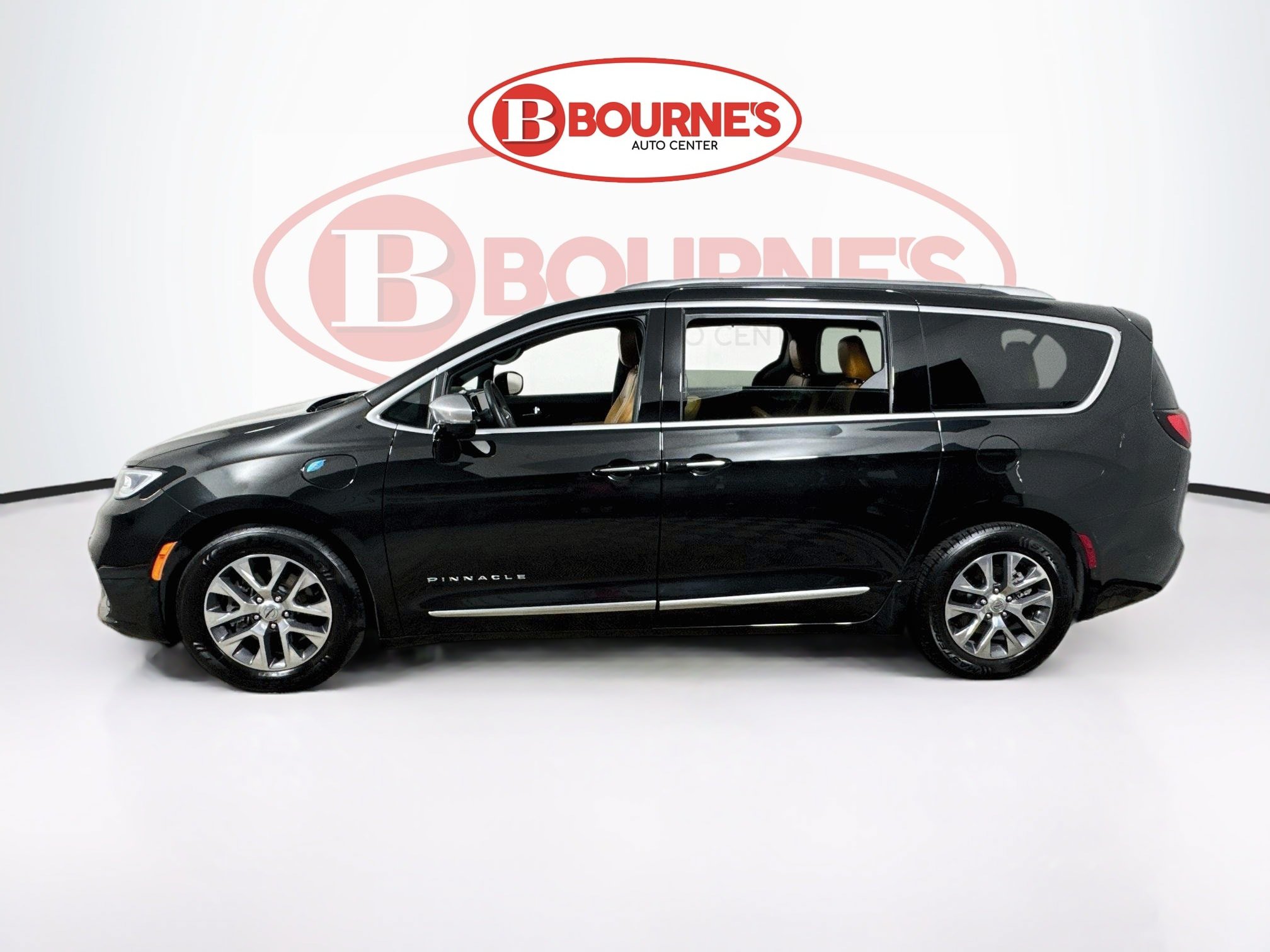 Used 2023 Chrysler Pacifica Pinnacle FWD image 10