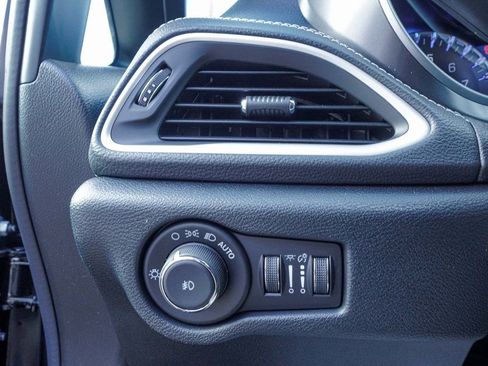 New 2026 Chrysler Pacifica Select image 28