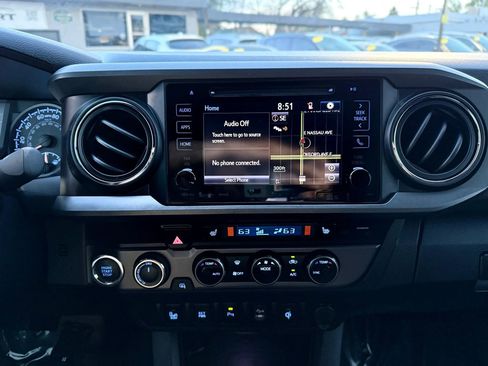 Used 2017 Toyota Tacoma TRD Off-Road AWD/4WD image 31