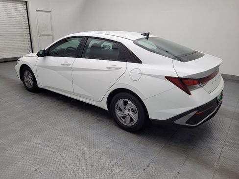 Used 2025 Hyundai Elantra SE FWD image 3