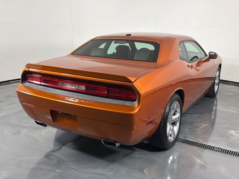 Used 2011 Dodge Challenger R/T RWD image 5