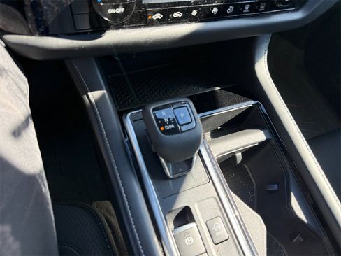 Used 2022 Nissan Pathfinder SV w/ SV Black Package image 20